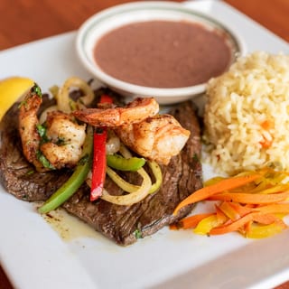 Bistec con Camarones